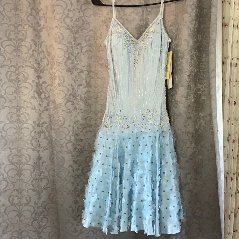 Beautiful dress size 6 brand new